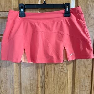 Woman’s Nike tennis skirt size large